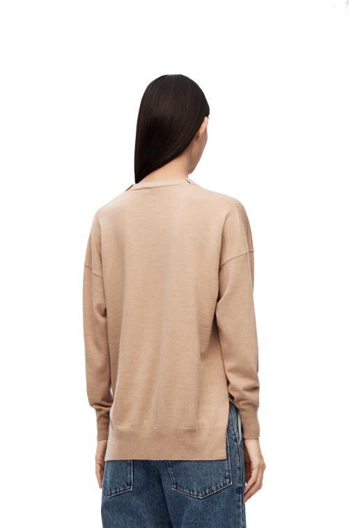 camello Cárdigan de lana con bolsillo con anagrama Loewe R8J8Z992 mujer