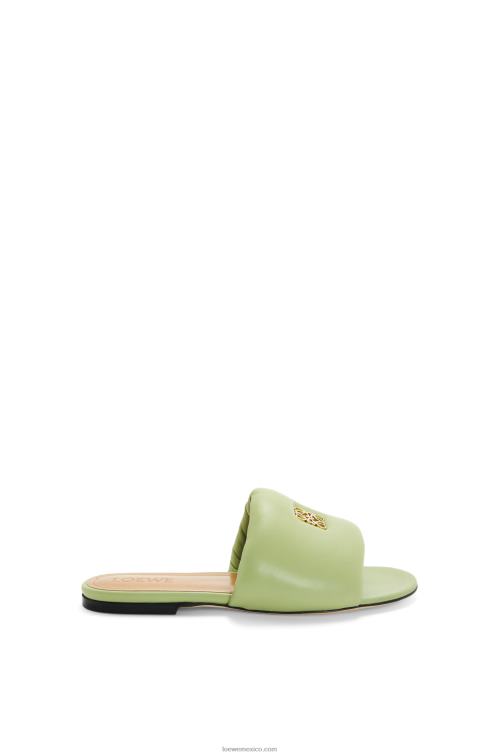 Verde pálido Chanclas acolchadas con anagrama de piel de cordero Loewe R8J8Z686 mujer