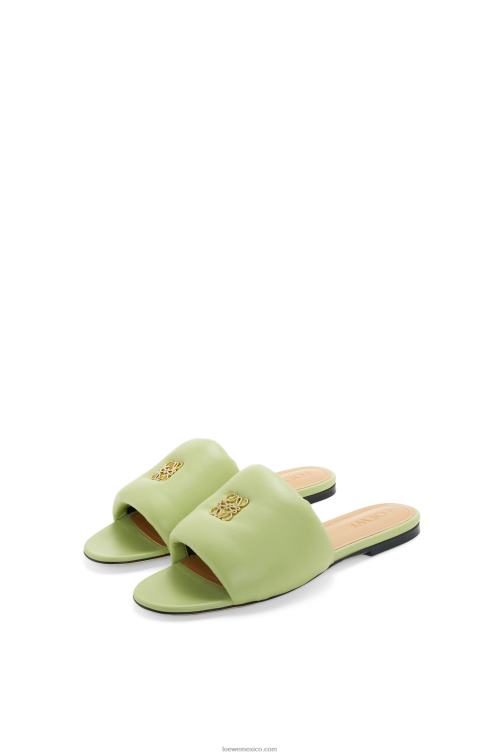 Verde pálido Chanclas acolchadas con anagrama de piel de cordero Loewe R8J8Z686 mujer