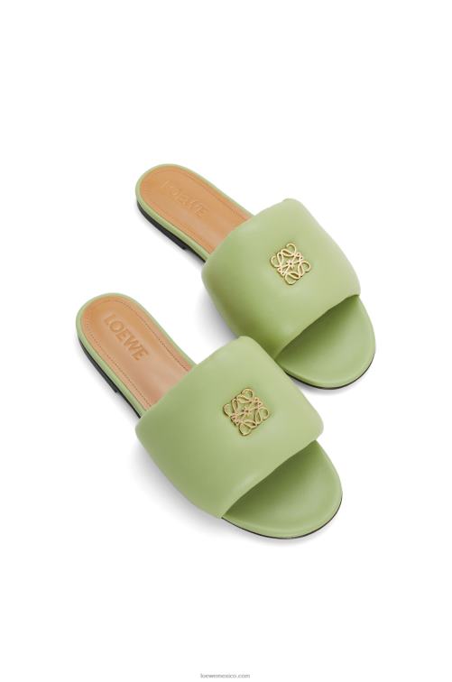 Verde pálido Chanclas acolchadas con anagrama de piel de cordero Loewe R8J8Z686 mujer