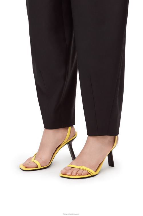 amarillo acacia Sandalia stiletto petal de piel de cordero Loewe R8J8Z678 mujer