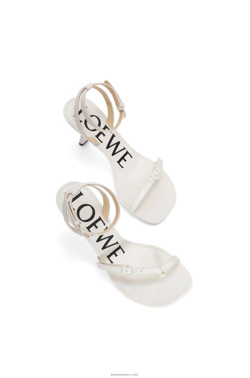 blanco Sandalia stiletto petal de piel de cordero Loewe R8J8Z675 mujer
