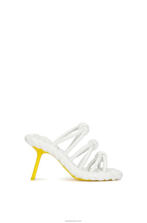 blanco amarillo sandalia con nudo de pétalos en piel de cordero Loewe R8J8Z705 mujer