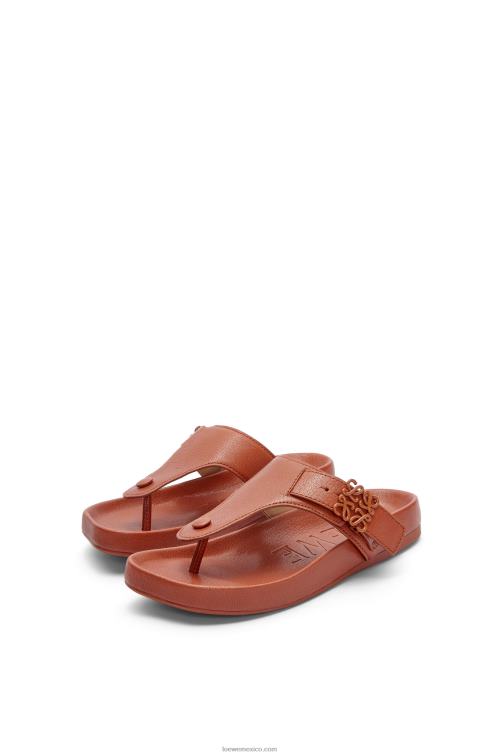 broncearse sandalia easy toe post de piel de cabra Loewe R8J8Z722 mujer