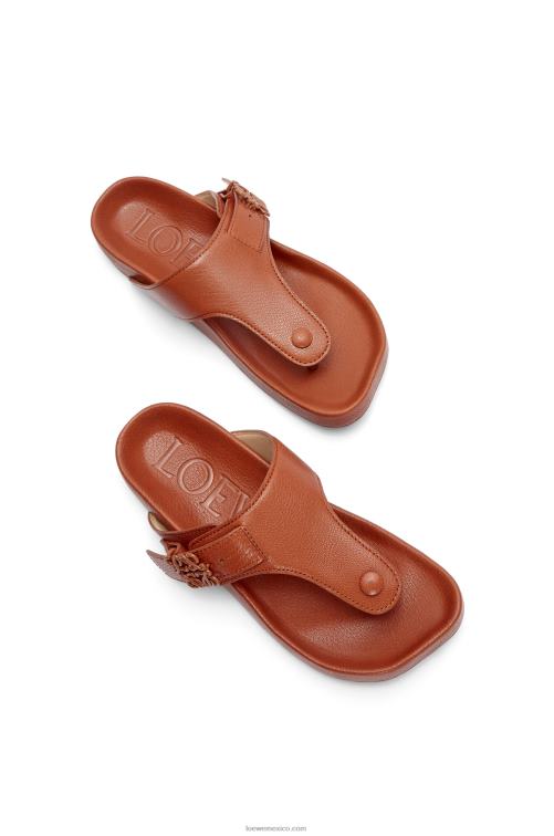 broncearse sandalia easy toe post de piel de cabra Loewe R8J8Z722 mujer