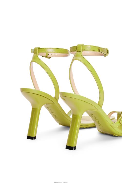 café con leche matcha Sandalia stiletto petal de piel de cordero Loewe R8J8Z673 mujer