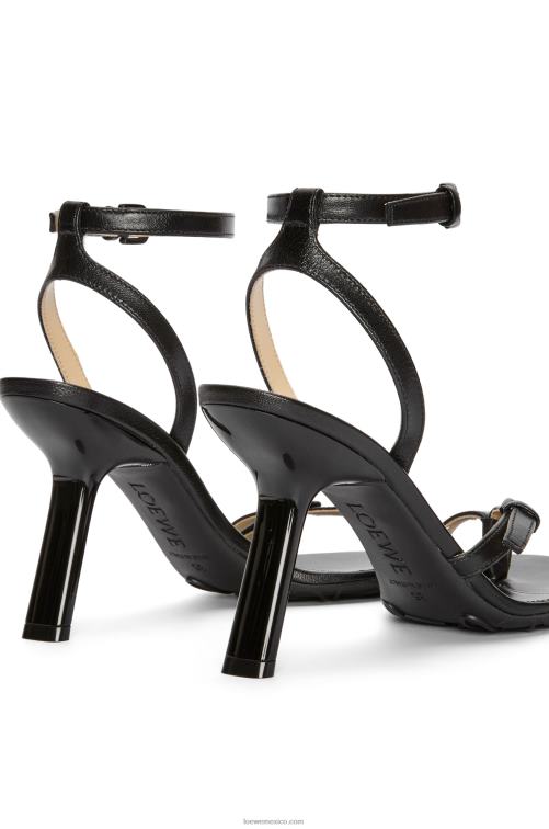 negro Sandalia stiletto petal de piel de cordero Loewe R8J8Z671 mujer