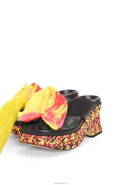 negro/multicolor sandalia con plataforma plana de pétalos en piel de cordero Loewe R8J8Z688 mujer