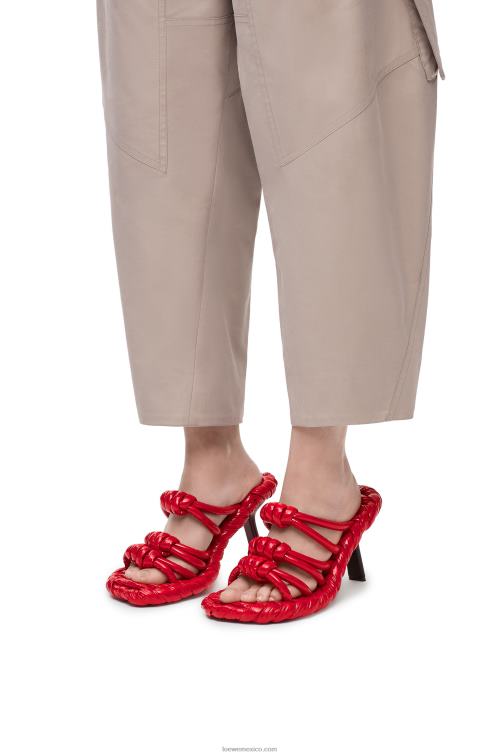 negro rojo sandalia con nudo de pétalos en piel de cordero Loewe R8J8Z706 mujer