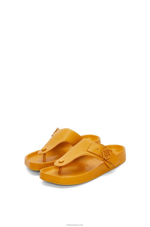 ocre sandalia easy toe post de piel de cabra Loewe R8J8Z723 mujer