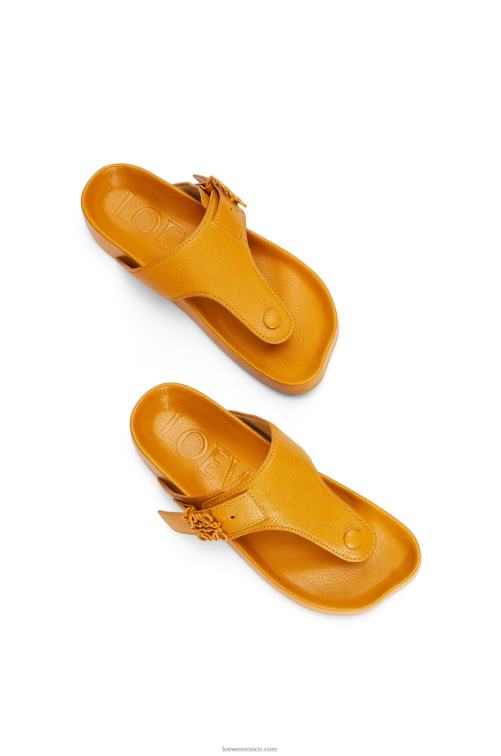 ocre sandalia easy toe post de piel de cabra Loewe R8J8Z723 mujer