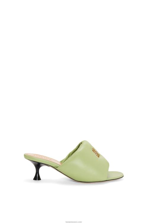 Verde pálido Mules acolchados con anagrama de piel de cordero Loewe R8J8Z754 mujer