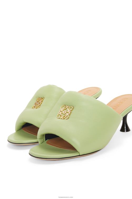 Verde pálido Mules acolchados con anagrama de piel de cordero Loewe R8J8Z754 mujer