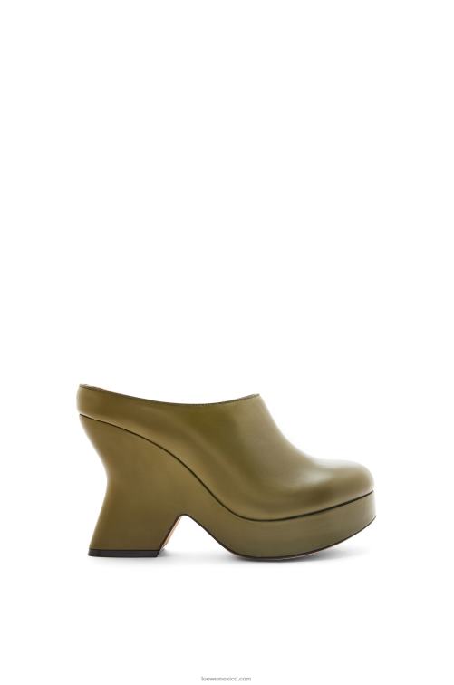 aceituna zueco cuña terra de piel de becerro Loewe R8J8Z746 mujer