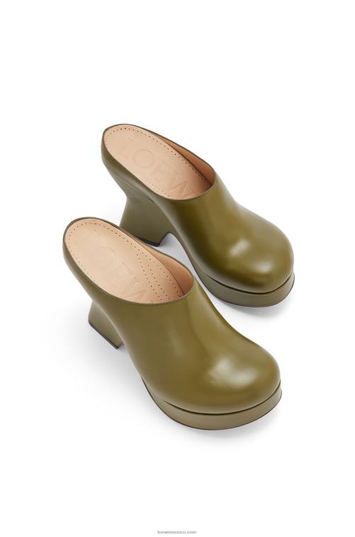 aceituna zueco cuña terra de piel de becerro Loewe R8J8Z746 mujer