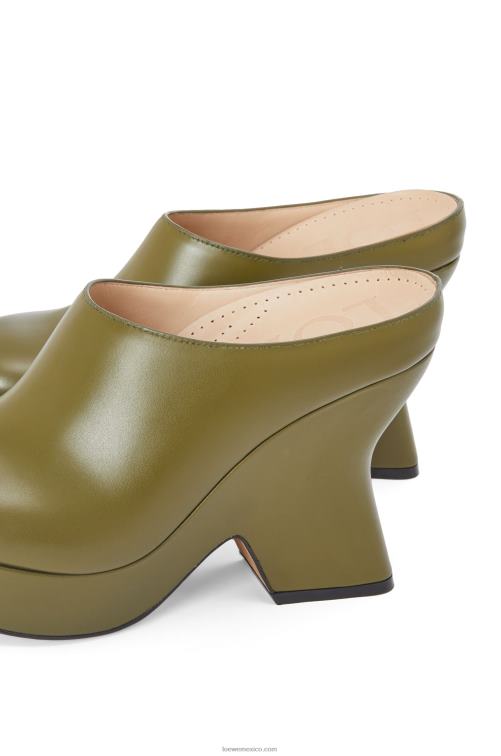 aceituna zueco cuña terra de piel de becerro Loewe R8J8Z746 mujer