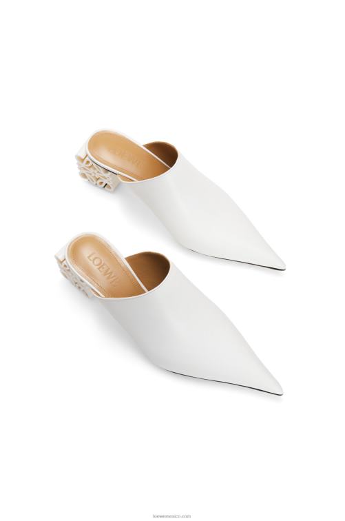 blanco Mule con tacón anagrama de piel de becerro Loewe R8J8Z765 mujer