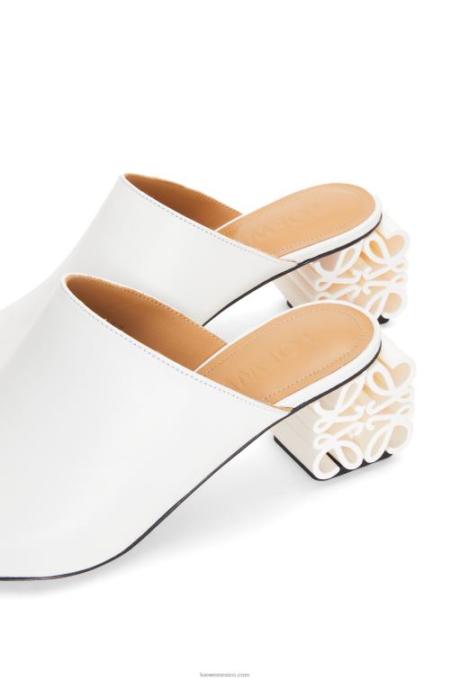 blanco Mule con tacón anagrama de piel de becerro Loewe R8J8Z765 mujer