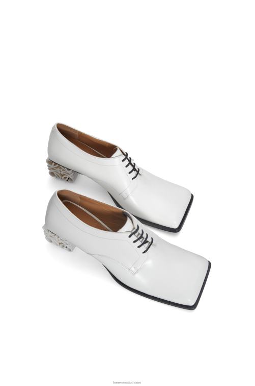 blanco Zapatos brogue con anagrama en piel de becerro Loewe R8J8Z769 mujer