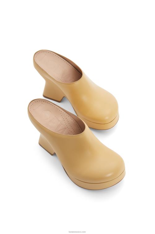 corrector medio zueco cuña terra de piel de becerro Loewe R8J8Z745 mujer