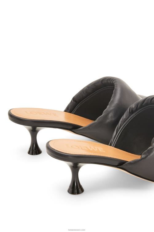 negro Mules acolchados con anagrama de piel de cordero Loewe R8J8Z755 mujer